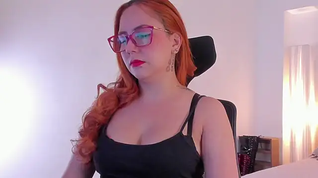 MistressErza online show from June 26, 2026, 3:38 pm