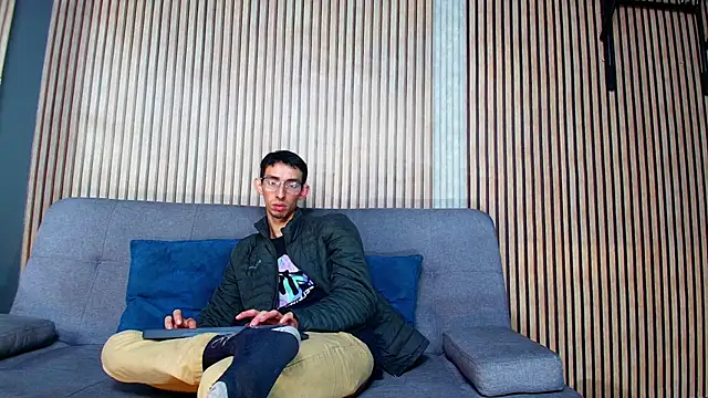 ZyroNight online show from November 30, 2025, 1:09 am