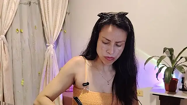 Snapshot of Bella_Exhibition chatting on March 1, 2026, 7:05 pm Bella Exhibition online show from March 1, 2026, 7:05 pm