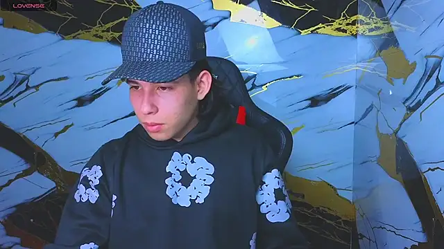 Snapshot of Suarezz10_ chatting on November 7, 2025, 12:49 pm Suarezz10 online show from November 7, 2025, 12:49 pm