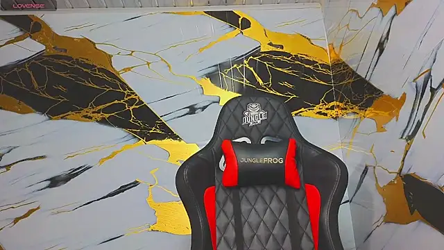 Snapshot of Suarezz10_ chatting on November 8, 2025, 12:05 pm Suarezz10 online show from November 8, 2025, 12:05 pm