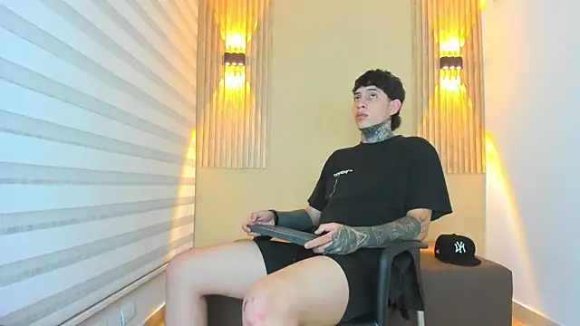 Snapshot of DANTE_ARMSTRONG chatting on November 11, 2025, 4:12 am DANTE ARMSTRONG online show from November 11, 2025, 4:12 am