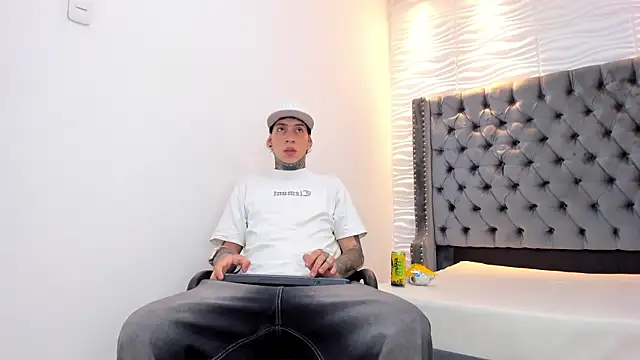 DANTE ARMSTRONG online show from January 14, 2026, 3:56 am