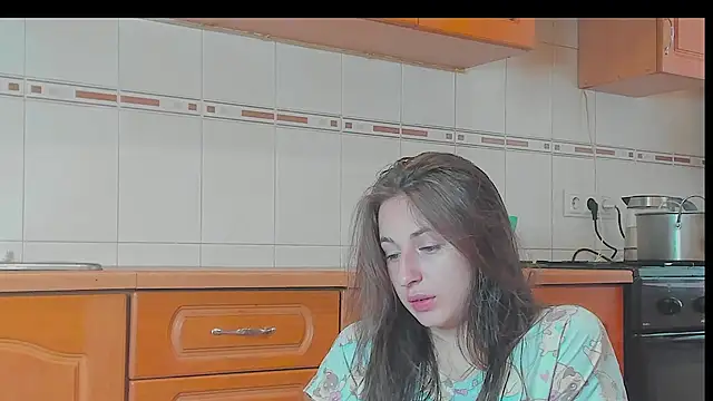 jessica kitti online show from November 10, 2025, 9:41 am