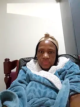 Snapshot of Mommy_Sienna chatting on November 20, 2025, 5:45 pm Mommy Sienna online show from November 20, 2025, 5:45 pm