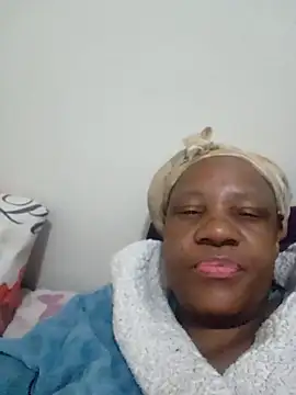 Snapshot of Mommy_Sienna chatting on December 15, 2025, 12:48 am Mommy Sienna online show from December 15, 2025, 12:48 am