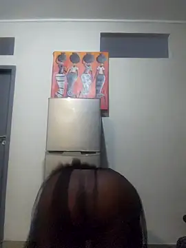 Snapshot of Mommy_Sienna chatting on December 19, 2025, 11:01 pm Mommy Sienna online show from December 19, 2025, 11:01 pm