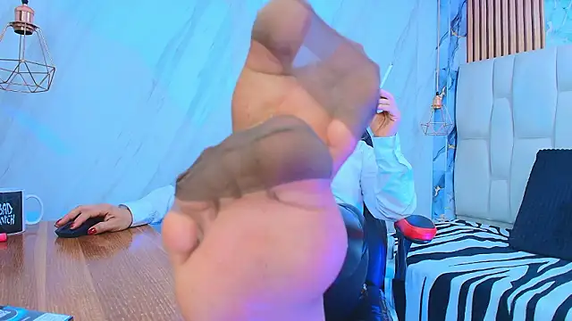 BeatrizSchmidt online show from February 13, 2026, 11:39 am