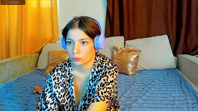 Eva purrr  online show from November 26, 2025, 8:37 am