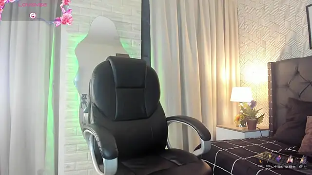 valentina  desire online show from November 13, 2025, 12:26 pm