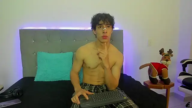 chris evans27 online show from November 24, 2025, 11:37 pm