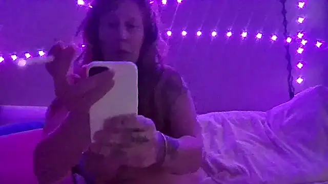 Redriddinghood8 online show from November 16, 2025, 3:34 am