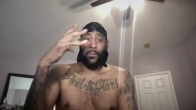 Snapshot of tallhandsome7ft chatting on November 30, 2025, 4:05 am tallhandsome7ft online show from November 30, 2025, 4:05 am