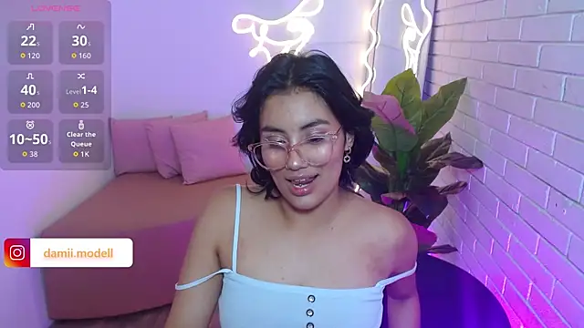 PEACHY TAY online show from November 6, 2025, 11:44 am