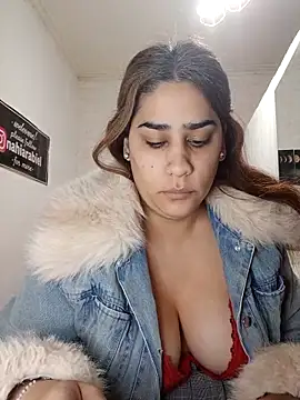 nahiarabiel33 online show from May 24, 2026, 4:34 pm