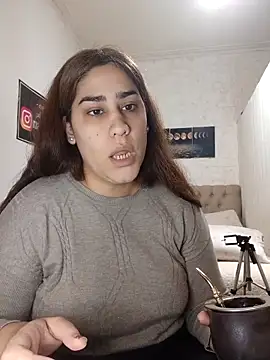 nahiarabiel33 online show from June 15, 2026, 7:05 pm