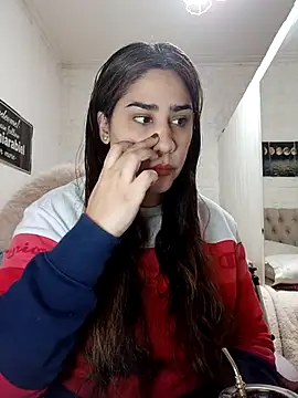 nahiarabiel33 online show from June 27, 2026, 5:40 pm