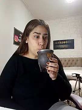 nahiarabiel33 online show from July 3, 2026, 5:19 pm
