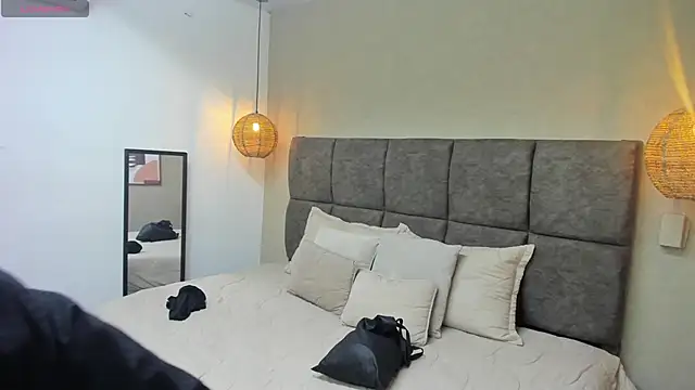 annie  20 online show from November 19, 2025, 12:05 pm