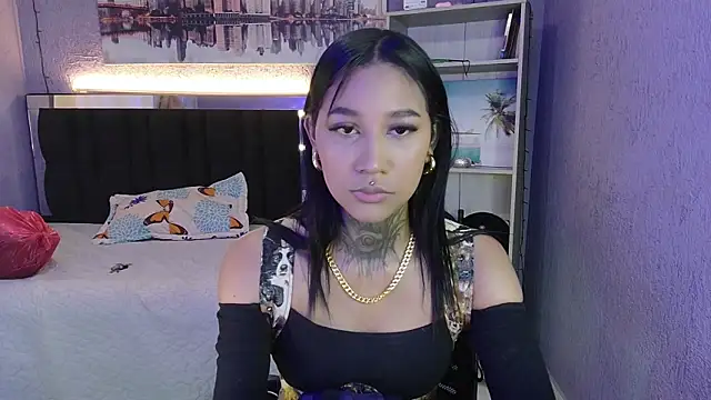 lyam ebony  online show from November 8, 2025, 8:40 pm