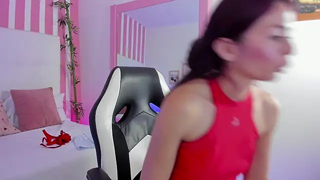 Emi Rosee online show from December 21, 2025, 2:41 am