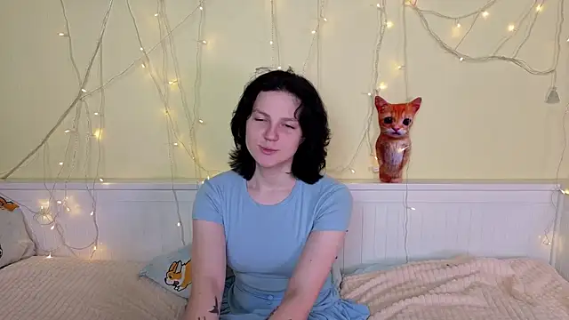 LatinaHuguenin online show from November 23, 2025, 7:08 am