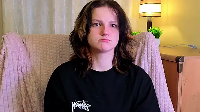 LatinaHuguenin online show from April 10, 2026, 9:19 pm