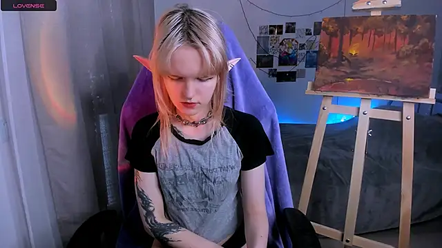 Snapshot of Mel_the_drawer chatting on April 22, 2026, 9:11 am Mel the drawer online show from April 22, 2026, 9:11 am