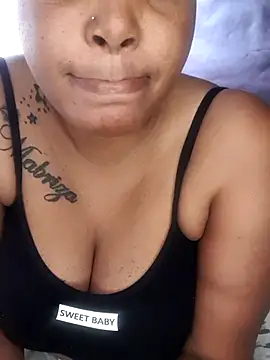 Snapshot of Qeenbrie chatting on November 18, 2025, 10:20 am Qeenbrie online show from November 18, 2025, 10:20 am