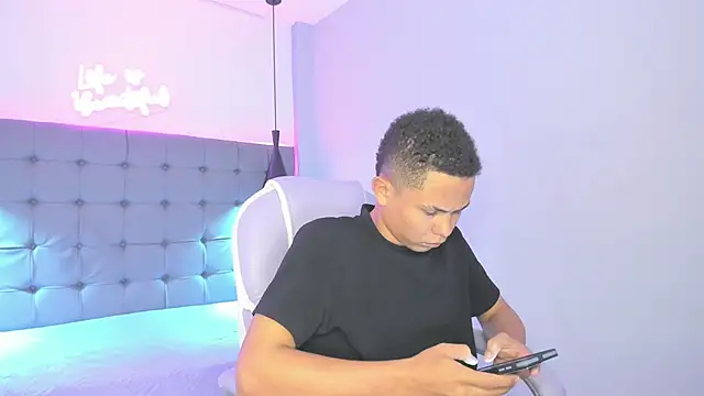 Liams18 online show from November 21, 2025, 3:16 am