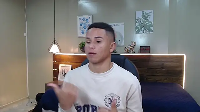 Liams18 online show from November 30, 2025, 12:53 pm