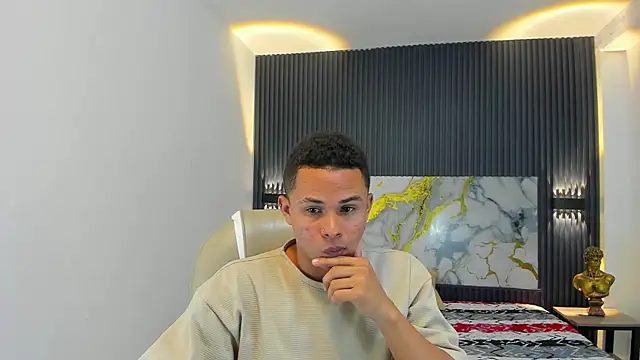 Liams18 online show from December 19, 2025, 1:34 am