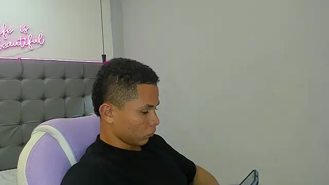 Liams18 online show from December 20, 2025, 2:40 am