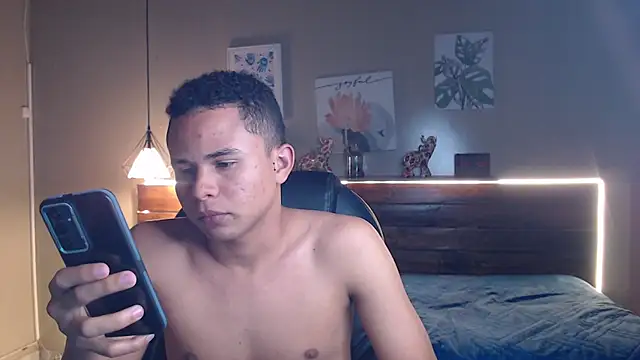 Liams18 online show from December 20, 2025, 2:46 pm