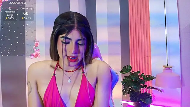 camii raux online show from December 20, 2025, 3:46 am