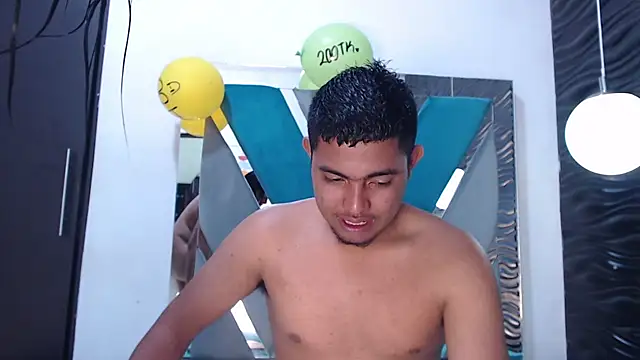 Naty And Maxx online show from December 22, 2025, 8:06 pm