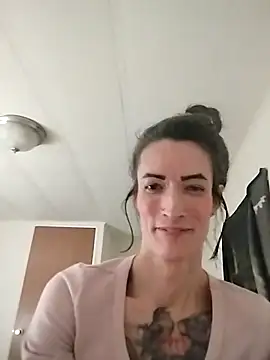 Applecandy3 online show from November 9, 2025, 11:14 pm