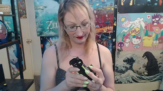 Savanah Banana  online show from March 13, 2026, 9:32 pm