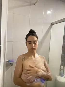 sara2123 online show from November 6, 2025, 4:41 pm