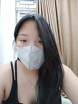 linh-xinh18 online show from July 1, 2026, 11:45 am