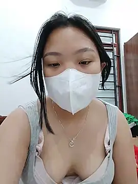 linh-xinh18 online show from July 3, 2026, 2:45 pm