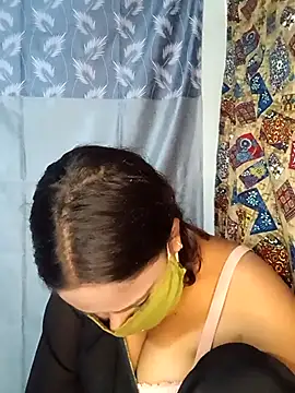 V HOT CUTE online show from November 10, 2025, 10:14 am