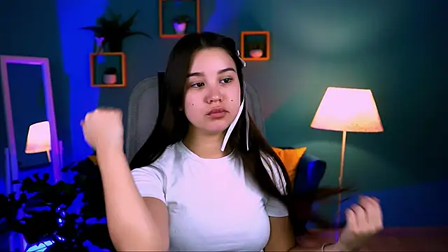 AnnaGarcias  online show from November 12, 2025, 8:59 am