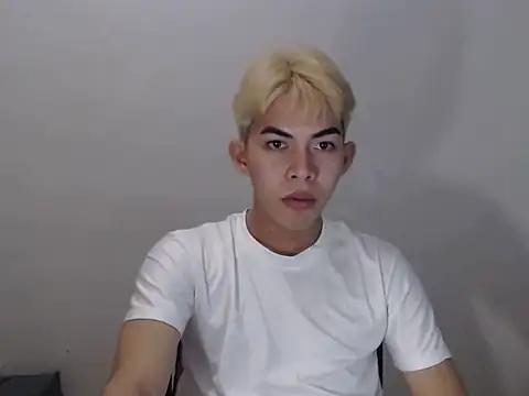 Urhotsilverboy online show from May 22, 2026, 4:23 pm