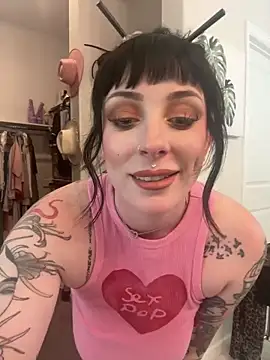 LoveDovexxx online show from November 6, 2025, 7:48 pm