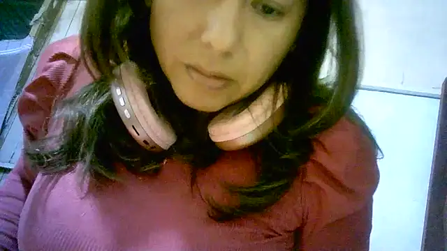Zulreyna online show from June 20, 2026, 5:10 am
