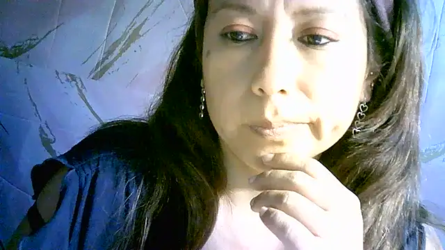 Zulreyna online show from June 24, 2026, 4:11 am