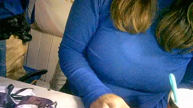 Zulreyna online show from June 30, 2026, 4:35 am