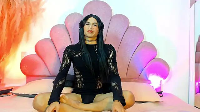 Dominique Rae online show from December 16, 2025, 2:44 pm