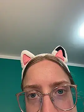 EveLunny online show from August 4, 2026, 8:22 pm